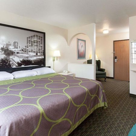 Готель Super 8 By Wyndham Tulsa/Downtown/East Екстер'єр фото
