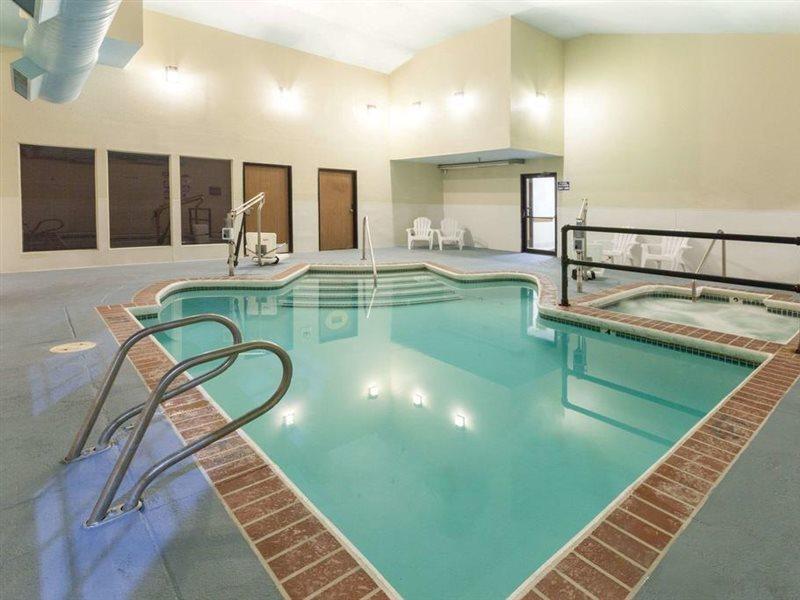Готель Super 8 By Wyndham Tulsa/Downtown/East Екстер'єр фото